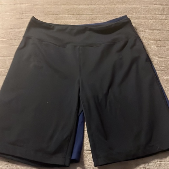 Lands' End Women's Black and Navy Shorts - Picture 2 of 4